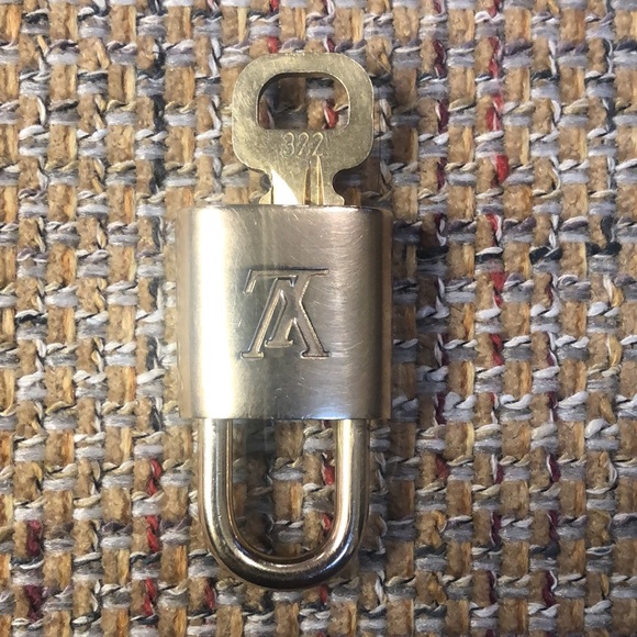 Louis Vuitton LV Gold Padlock Lock & Key 322 - Picture 7 of 11